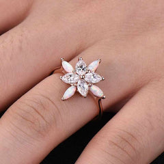HUITAN Luxury Wedding Anniversary Ring with Pear Shape Huge CZ Prong Setting Rose Gold Color Fashion Engagement Rings for Women